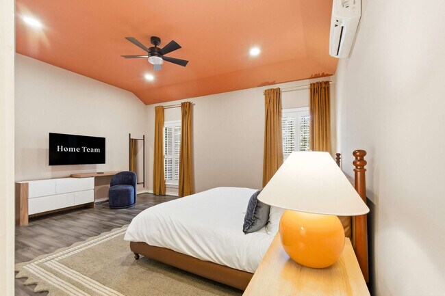 Building Photo - 12511 Chapel Bell St