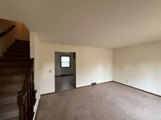Building Photo - 605-607 Margate Drive