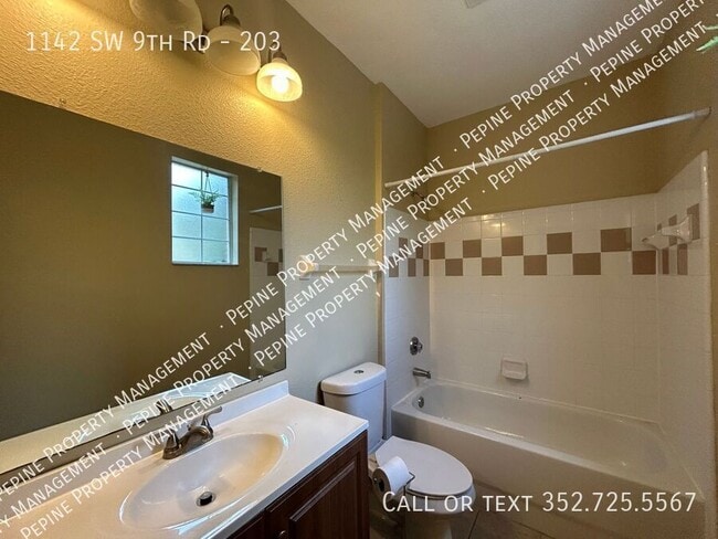 Building Photo - 1142 SW 9th Rd