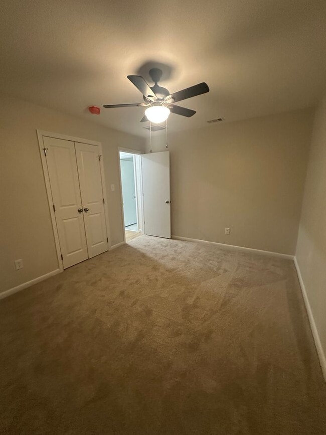 Building Photo - Newly remodeled 4/2 in the Eastgate Commun...