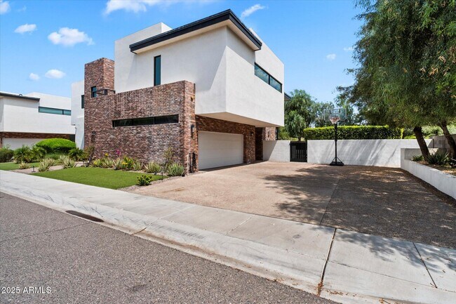 Building Photo - 4525 N 36th Way