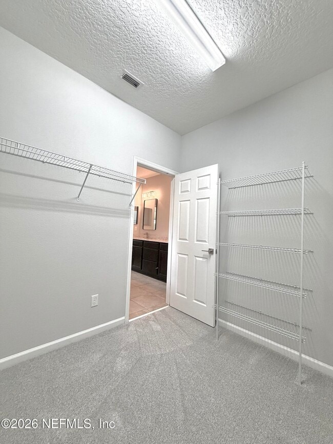 Building Photo - 197 Spring Park Ave