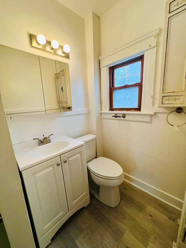 Building Photo - 163 Market St