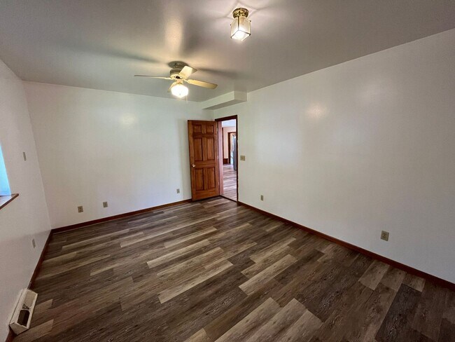 Building Photo - 714 4th St