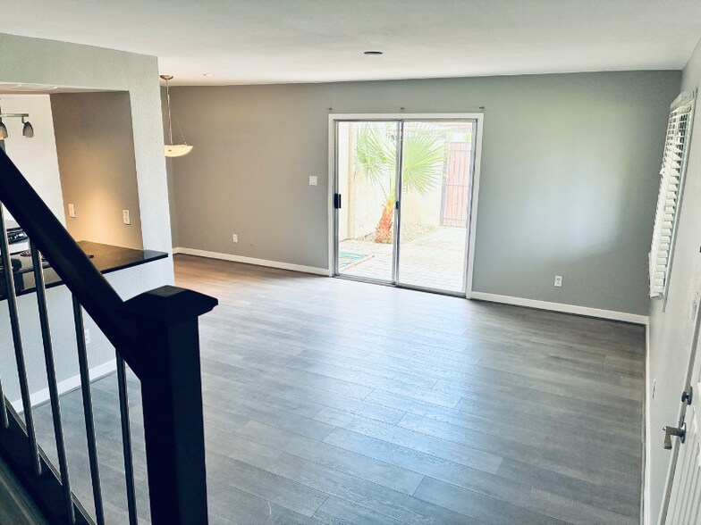 Building Photo - 7845 E Valley Vista Dr
