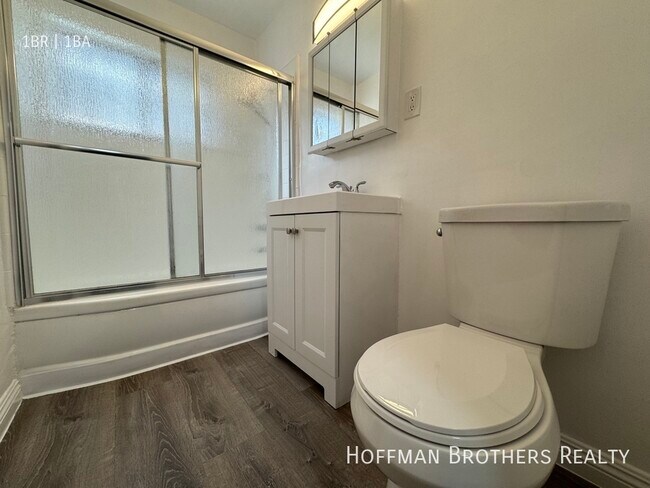 Building Photo - 428 S Sherbourne Dr