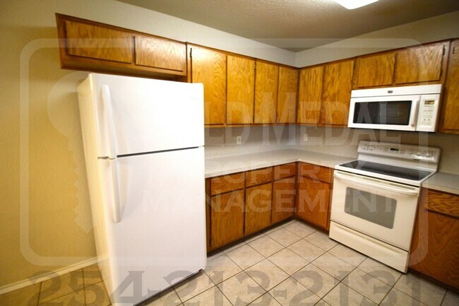 Building Photo - 2701 Alma Dr