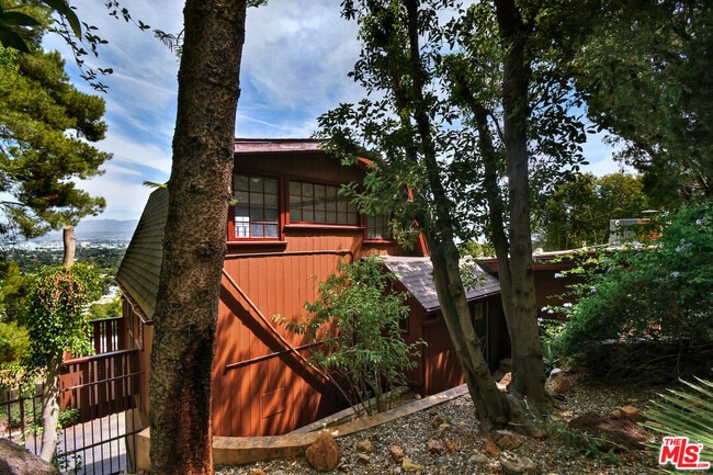 Building Photo - 3682 Berry Dr
