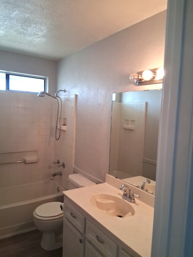 Building Photo - 3801 Riverrock Dr