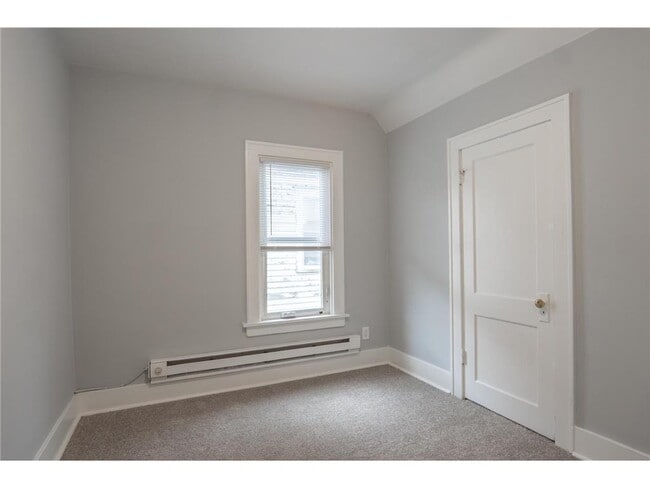 Building Photo - 1317 Reaney Ave E