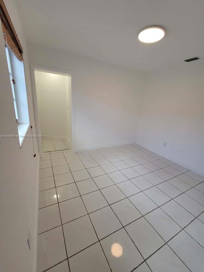 Building Photo - 1120 SW 96th Ave