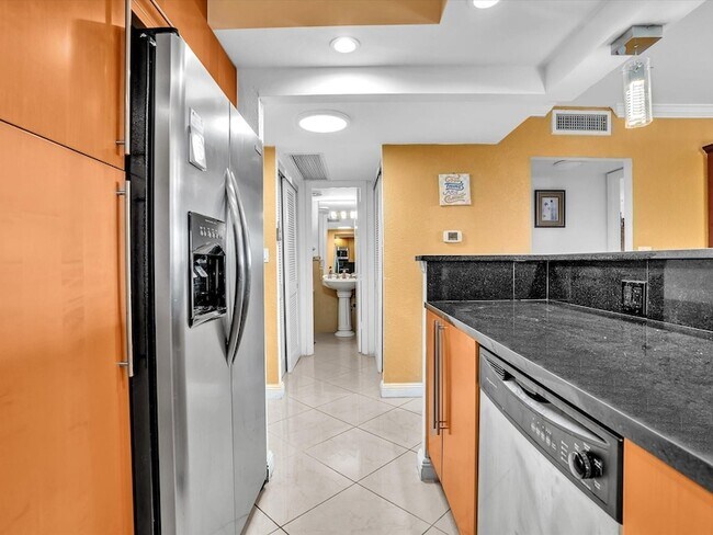 Building Photo - 401 Golden Isles Dr