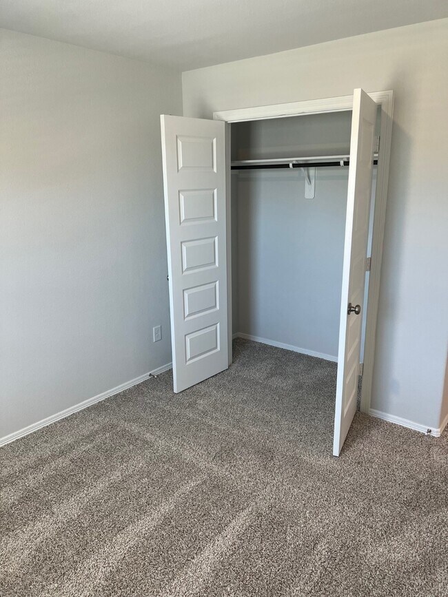 Building Photo - 26010 Emory Holw Dr