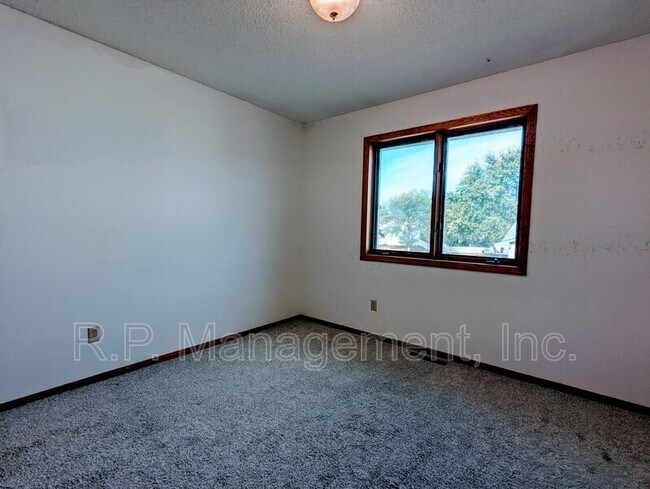 Building Photo - 12069 Wedgewood Dr NW