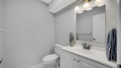 Building Photo - 8726 Lakewood Ave