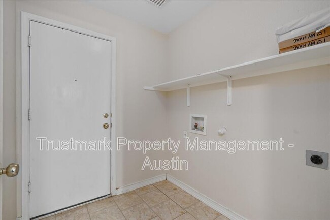 Building Photo - 17300 Ardisia Dr