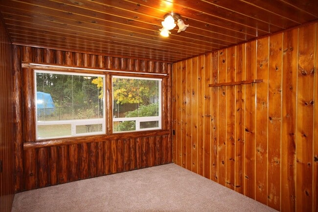 Building Photo - Browns Point Home With Amazing Views!