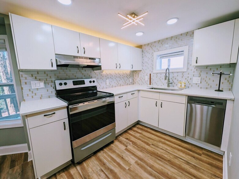 Building Photo - 1293 Colony Dr