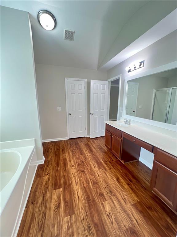 Building Photo - 7040 Silk Tree Pointe