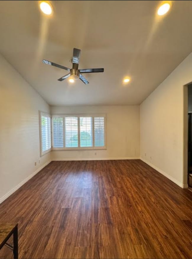 Building Photo - Beautiful 3-bedroom, 2-bathroom home located in Oxnard, CA.