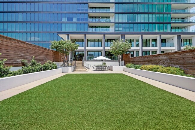 Building Photo - 3433 Westheimer Rd