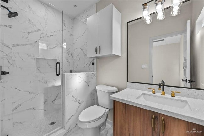 Building Photo - 17 Selena St