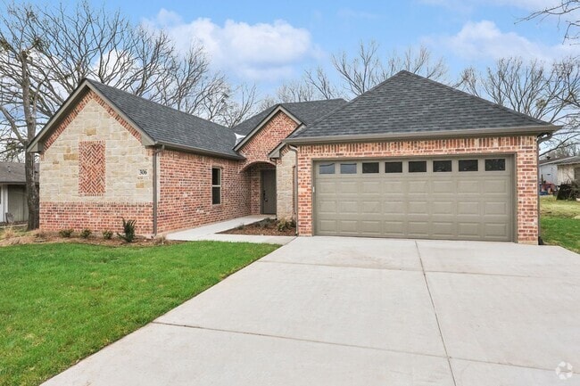 Building Photo - 306 Mclaine, Sherman, TX-