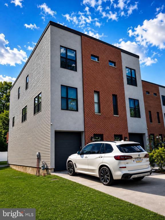 Building Photo - 286 Parker Ave
