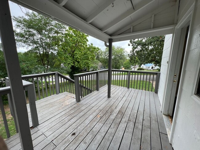 Building Photo - Available Mid-May 4 Bedroom / 1.5 Bathroom for Rent