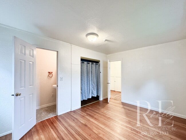 Building Photo - 1215 Evans Ave W