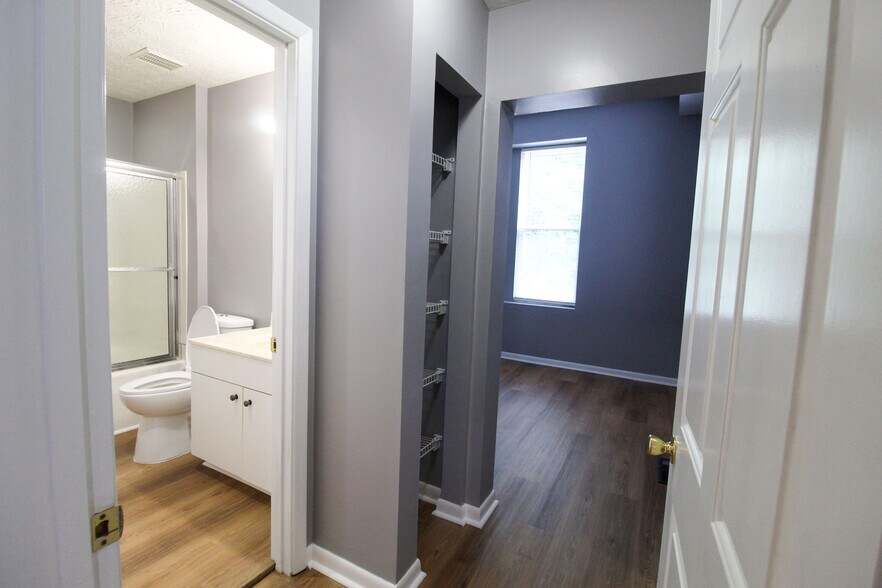 Building Photo - 2127 Deerfield Pl