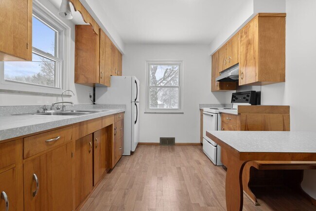 Building Photo - 2740 Judah Rd