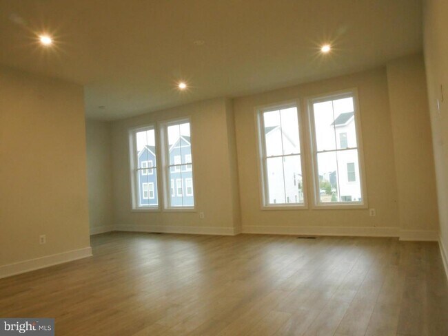 Building Photo - 120 Galaxy Pl