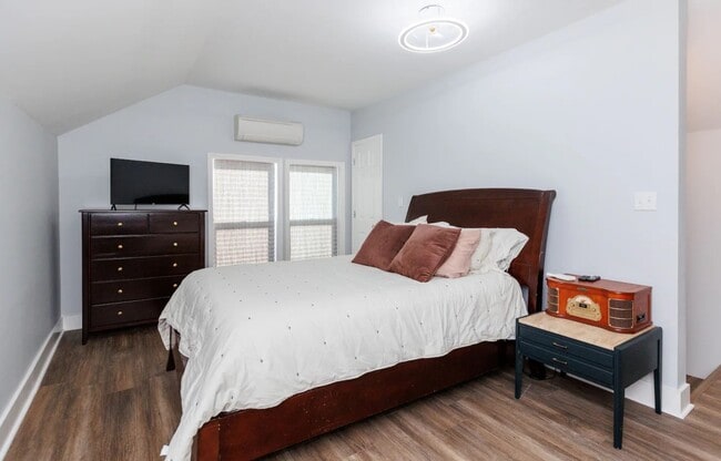 Building Photo - 92 E Main St