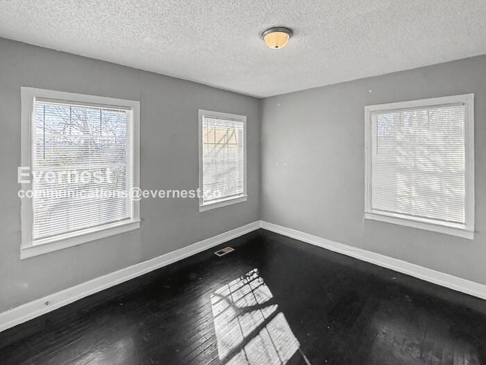 Building Photo - 1701 4th Ave W