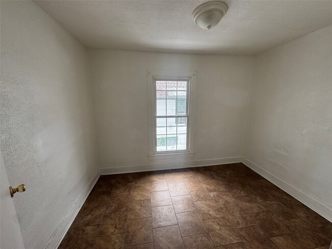 Building Photo - 54 Mary St