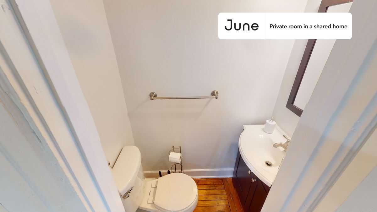 Building Photo - Private bedroom in 3 bed/2.5 bath Home