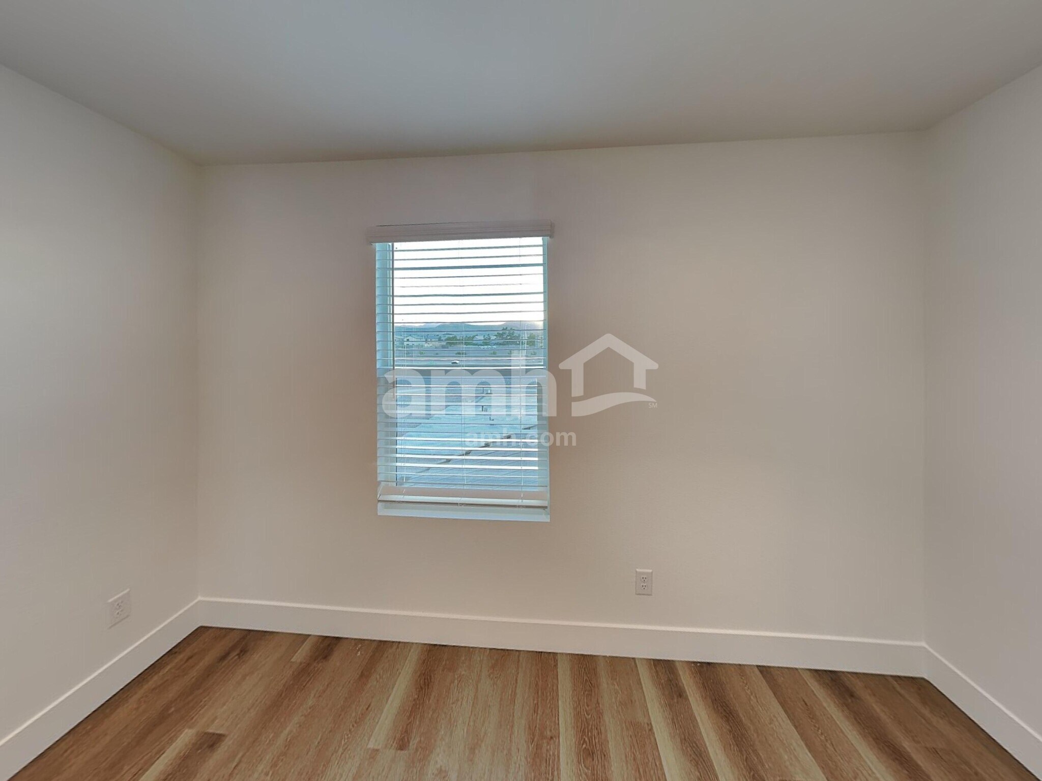 Building Photo - 5871 Vaes Dothrak St