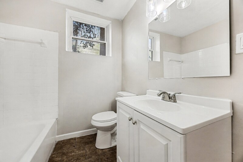 Building Photo - 562 Glenwood Ave