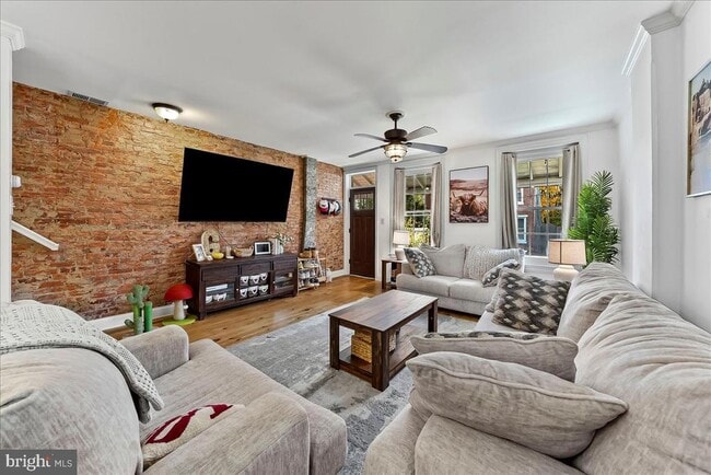 Building Photo - 131 E Union St