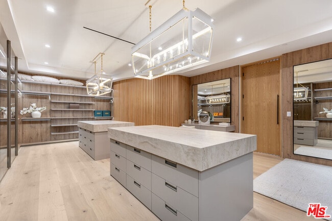 Building Photo - 1033 Somera Rd