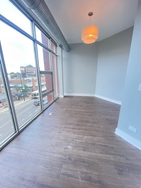 Building Photo - 2000 N Milwaukee Ave