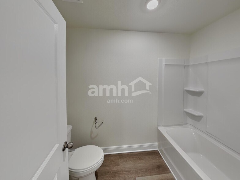 Building Photo - 5974 Pinewood Ests Dr