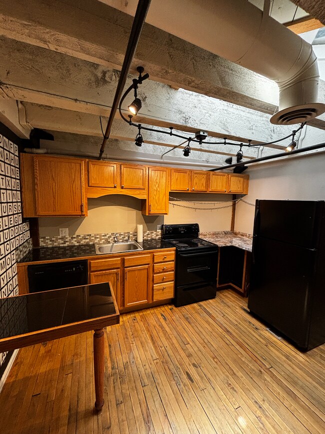 Building Photo - Charming Loft-Style Condo Near Pueblo Riverwalk. 50% OFF FIRST MONTH'S RENT