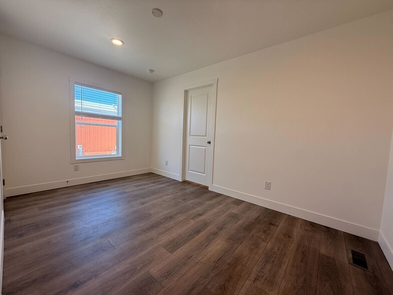 Building Photo - 3601 E Wyoming Ave