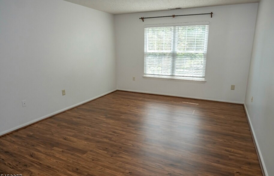 Building Photo - 128 Arbor Way
