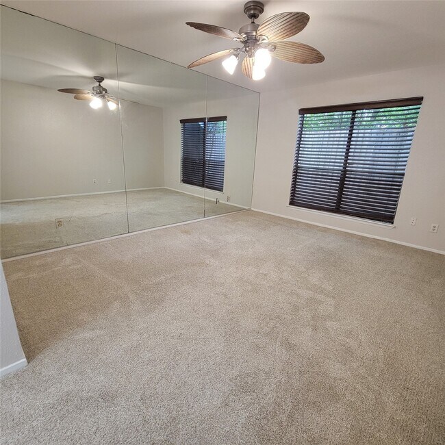Building Photo - 8020 Braesmain Dr