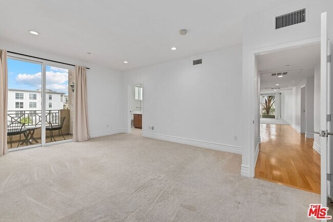 Building Photo - 1337 Wellesley Ave