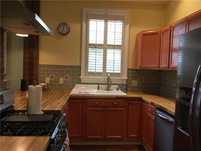 Building Photo - STRAIGHTndp7709