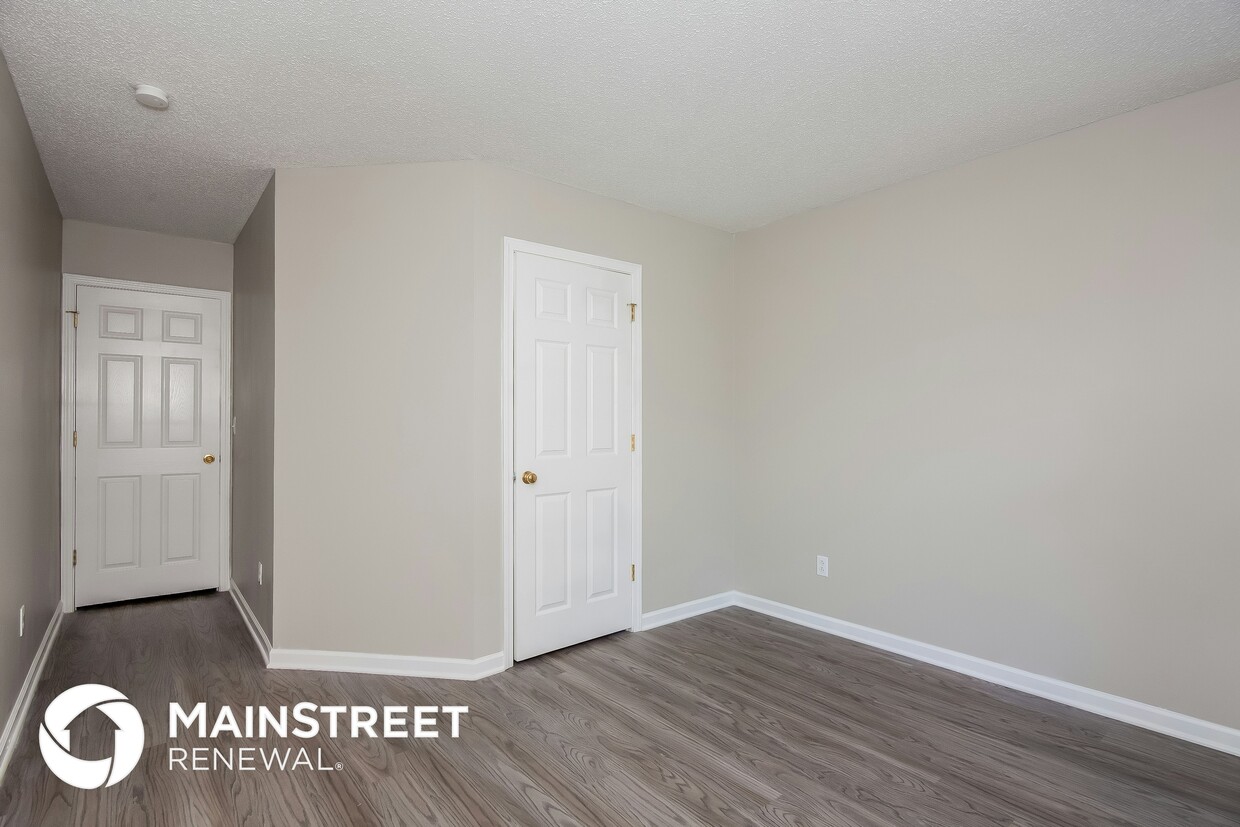 Building Photo - 205 Markham Dr
